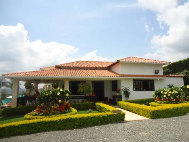 finca para alquilar en el lago calima fincas 201 en Lago Calima