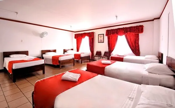 habitación múltiple hotel casa del peregrino