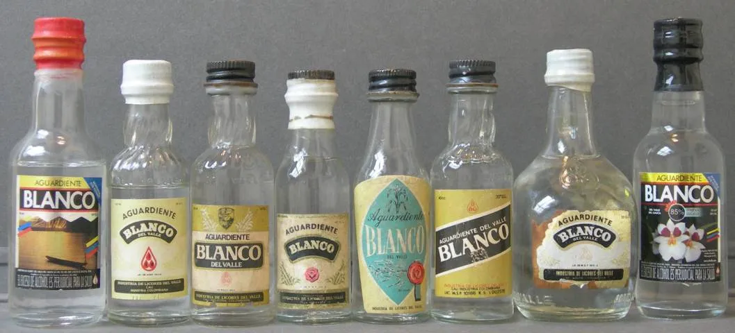 Aguardientes_de_Colombia_Blanco