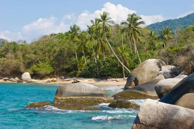 Paisaje natural paradisíaco en Colombia ideal para parejas