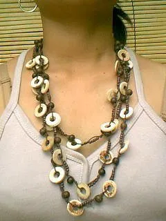 collar-de-madera-con-bolas