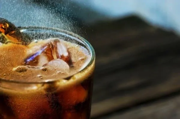 evitar las bebidas gaseosas