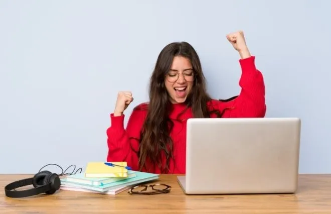 mujer ganadora de chance
