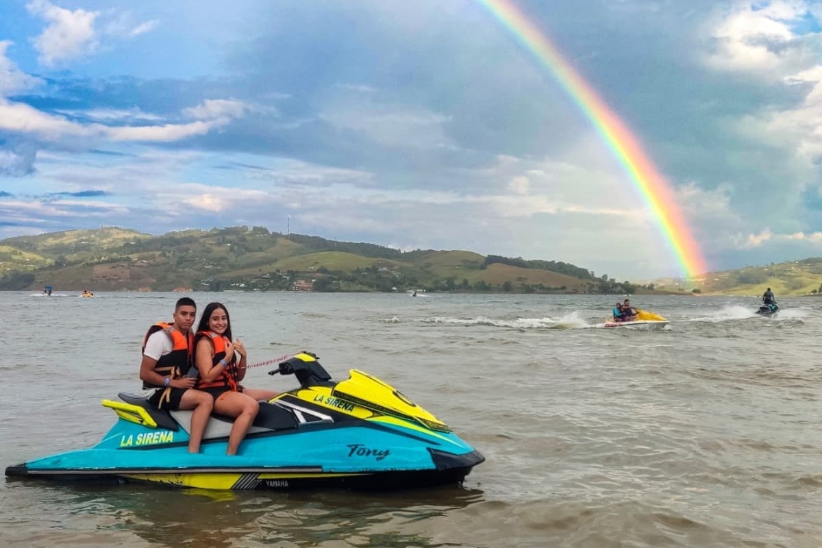 Alquiler de jet ski en el lago calima