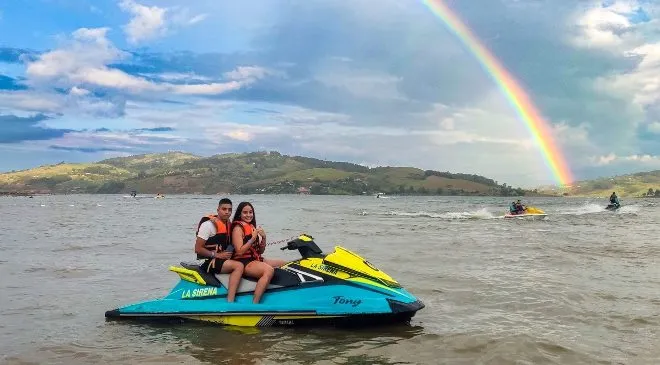 paseo en jet ski por el lago calima