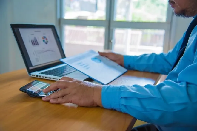 Caracteristicas Clave del Software de Nomina Funciones esenciales del software de nómina para empresas modernas