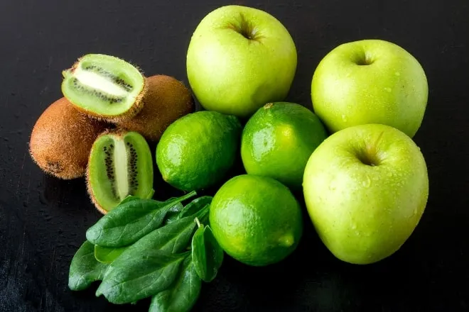 Frutas Verdes Frutas frescas y verdes que transmiten frescura y vitalidad