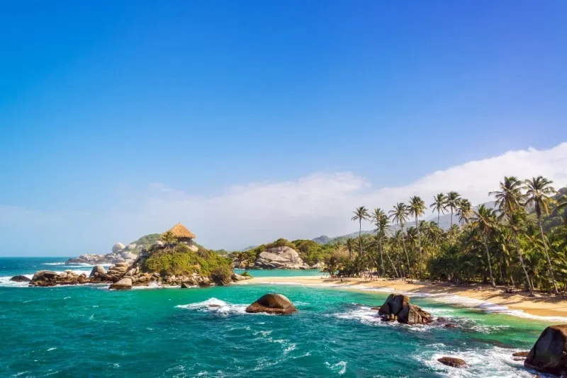 Comparaci&oacute;n de atractivos tur&iacute;sticos en Santa Marta y Cartagena
