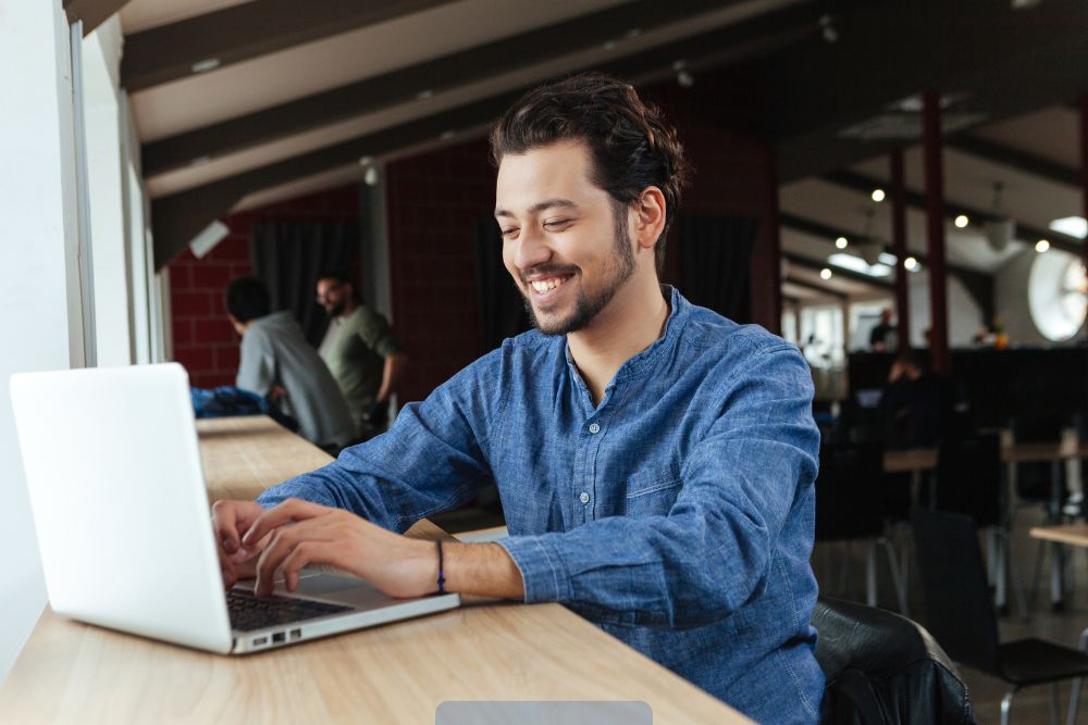 laptop 18 Componentes clave de portátiles para arquitectos profesionales