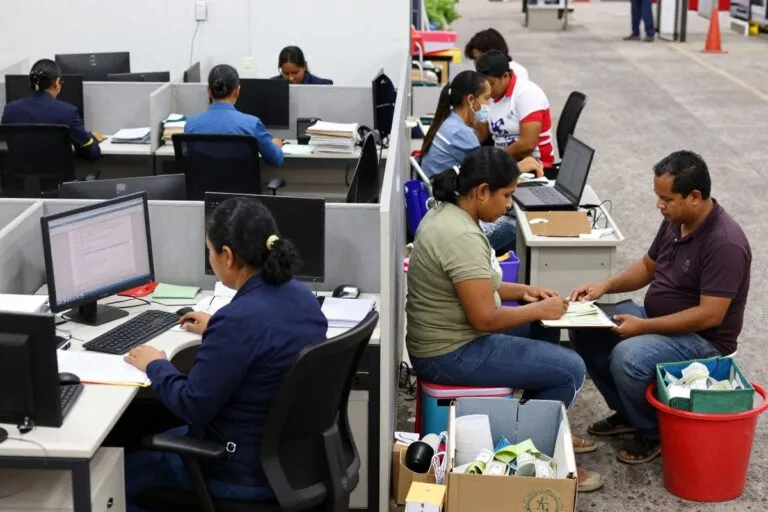 Diferencias entre econom&iacute;a formal e informal en Colombia explicadas