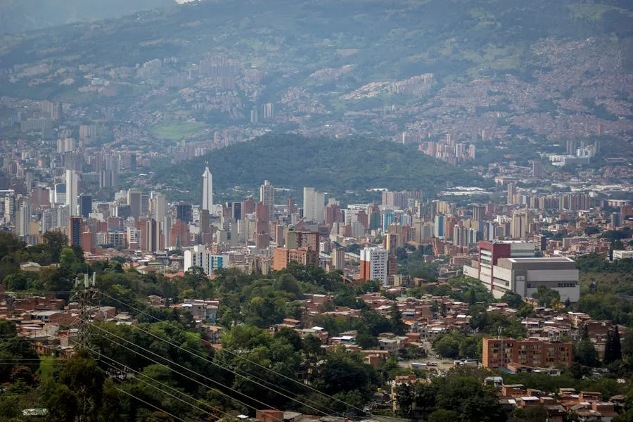 mejores barrios de medell n para extranjeros segu interna 2 Imagen de Mejores Barrios de Medellín para Extranjeros: Seguridad, Precio y Estilo de Vida